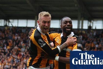 Manchester United mauled and sorry Spurs mark Premier League kick-off: Football Weekly – podcast