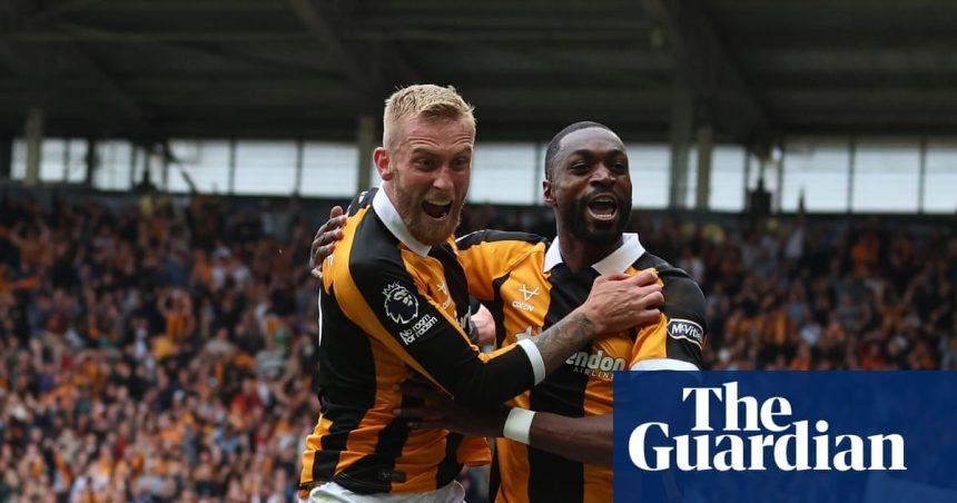 Manchester United mauled and sorry Spurs mark Premier League kick-off: Football Weekly – podcast