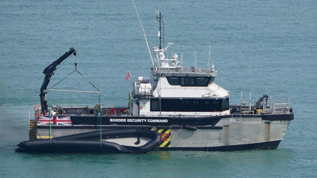 Teen pleads guilty over Channel boat with 165 migrants