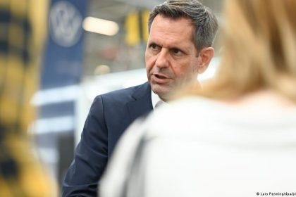 Germany news: State premier visits VW for crisis talks