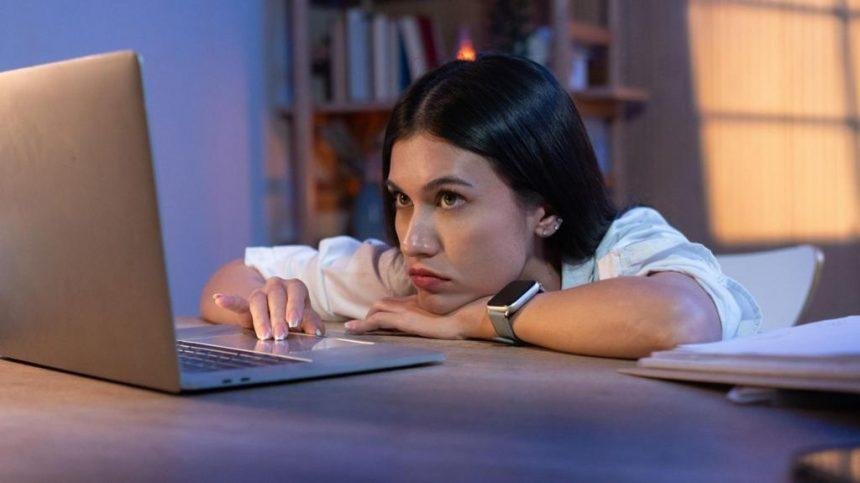 Graduate job vacancies drop by almost 50% in a year, survey suggests