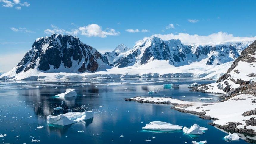 Undersea cable to Antarctica through Drake Passage is viable, researchers find — 1,600km route to Chile could spell an end to research data leaving in 'suitcases full of hard drives'