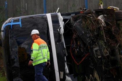 Crash involving coach carrying German students injures 16
