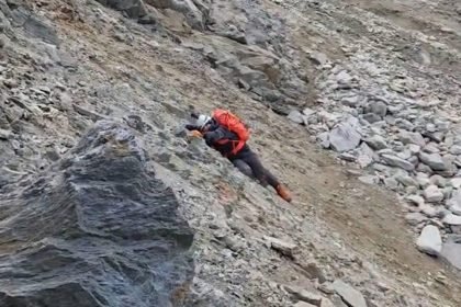 Climbers escape rockfall crossing ‘Death Pass’ on Mont Blanc